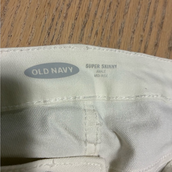 Women's Old Navy White Jeans - Picture 3 of 4